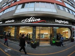 Doamna pentru curatenie laborator la cofetaria Alice